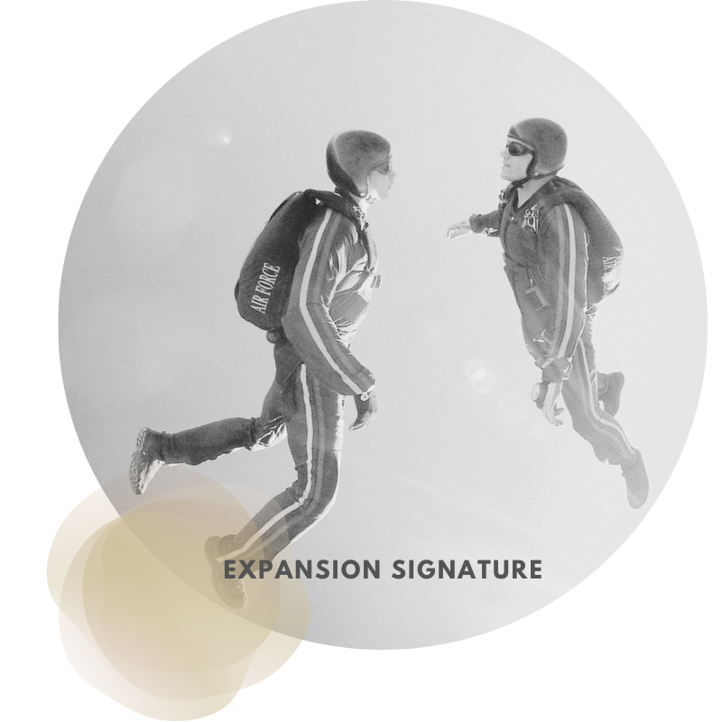 Deux dirigeants associés communiquant sereinement dans une situation complexe grâce au coaching d’associés Expansion Signature